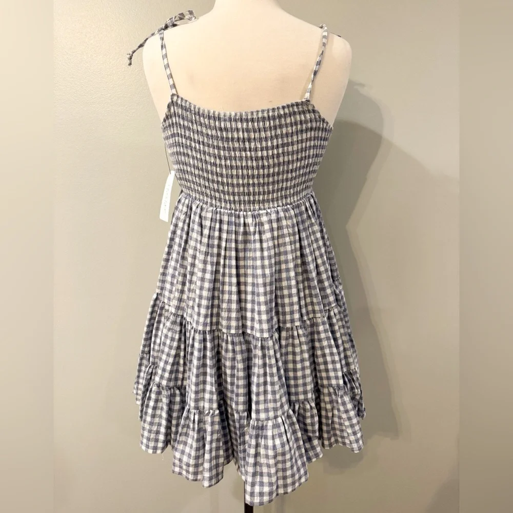 Mable blue white
